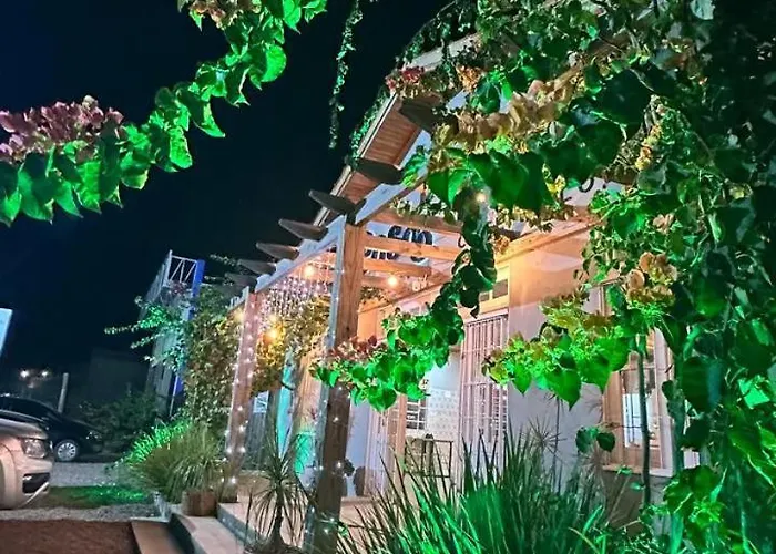 Casa Flora - Pousada&Pub
