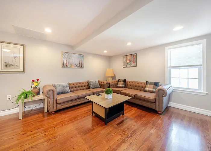 Sparkling 2Br Quincy Apt Near Wollaston Beach - Free Parking, Balcony, Tv, Pet Friendly 74R