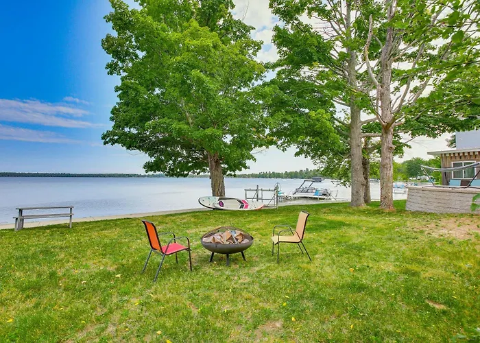 Charming Bear Lake Cottage W/ Dock & Paddleboards!