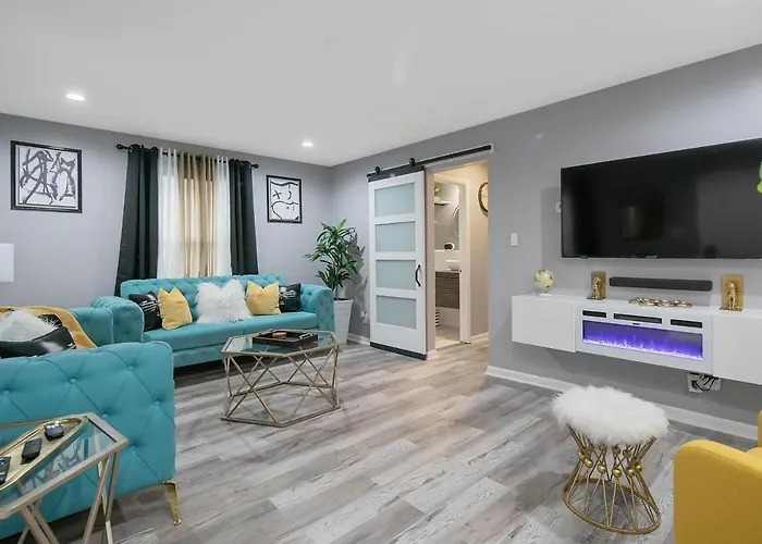 Ellis Hideaway