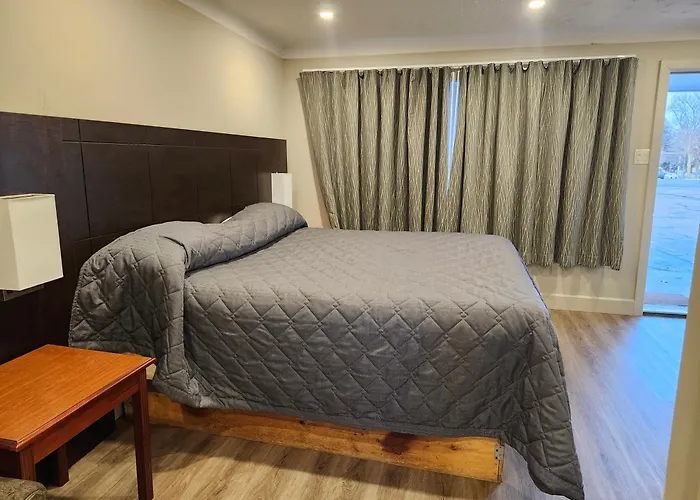 Fairway Inn & Suites