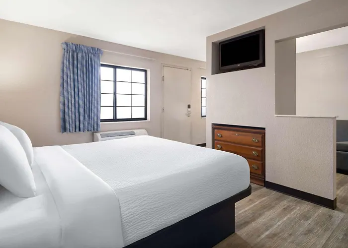 Days Inn & Suites By Wyndham Kokomo