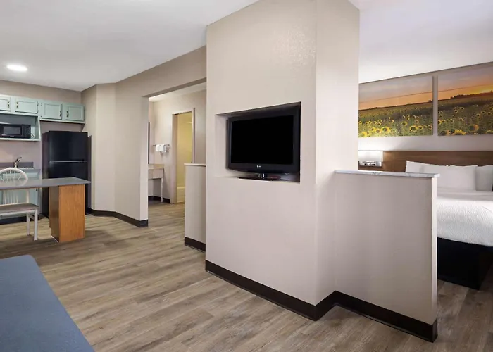 Days Inn & Suites By Wyndham Kokomo