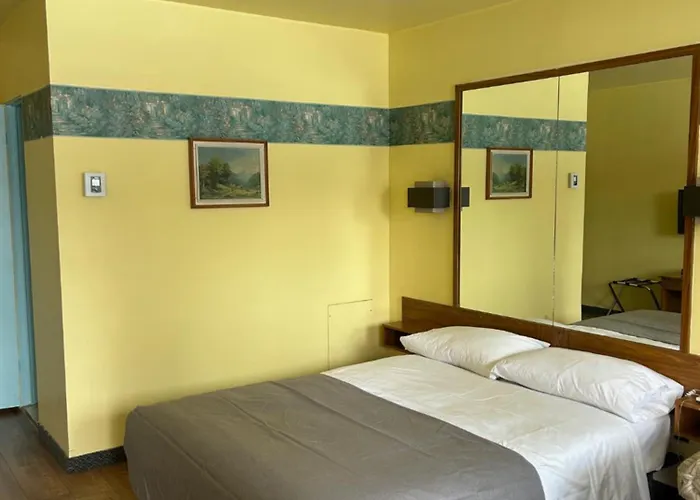 Motel R-100