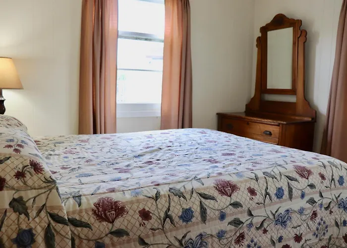 Shining Waters - Ingleside Cottages
