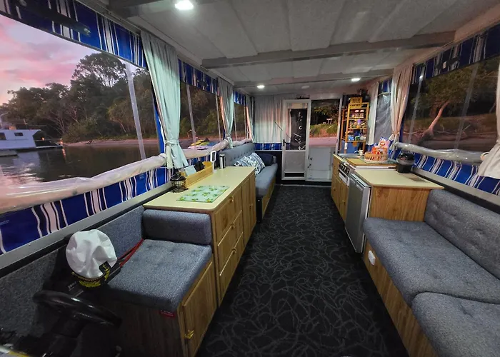 Liquid Paridise Noosaville Houseboat "Experience More"