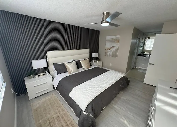 Urban Luxe Aventura 22 Retreat