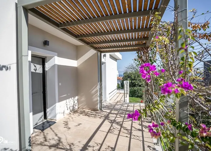 Red Port Seaview House In Rafina