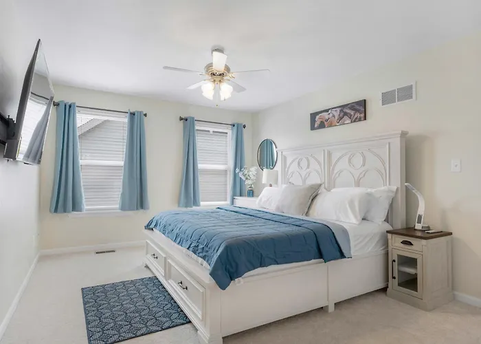 Modern 4Br Retreat With Free Parking In Prime Cwe!