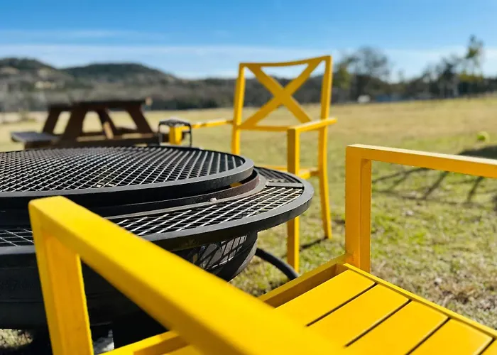 Historic 1Br Farmhouse - Firepit - Mountain Views