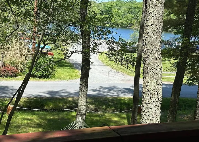 Peaceful Pocono Lakefront, Beach, Pools, Firepit, Pets