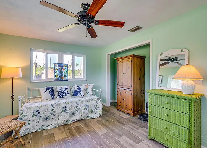 2 Mi To Boat Ramp: Home In Bokeelia
