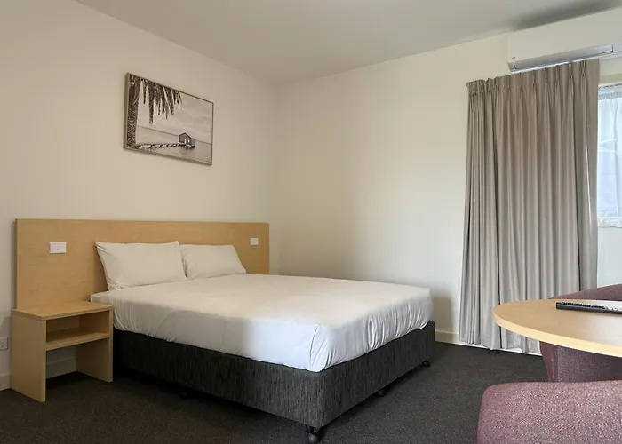 Travellers Motor Village