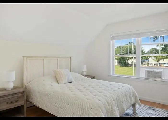 Steps To Pine Point Beach, 3Br, Fire Pit & Porch