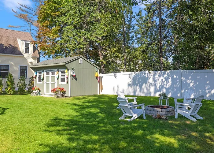 Steps To Pine Point Beach, 3Br, Fire Pit & Porch