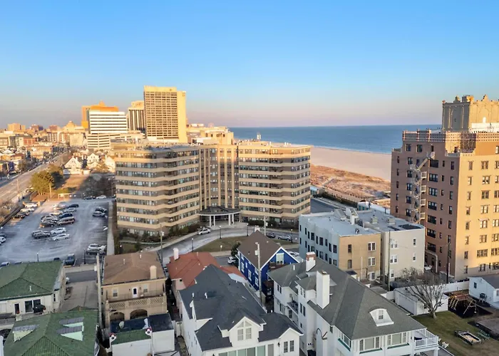 Escape To Raleigh Ave 3 Steps From The Beach
