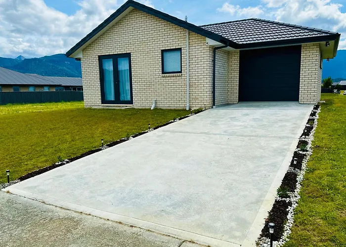 Holiday Home In Beautiful Te Anau