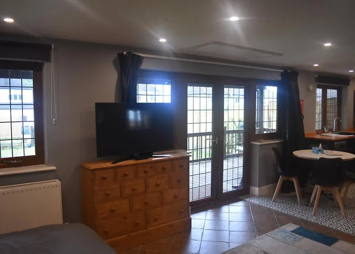 Spacious Garden Studio