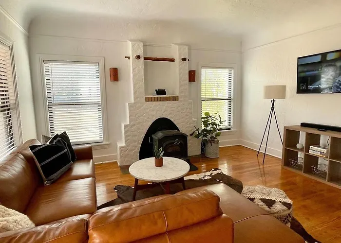 Courthouse Corner - Beautiful Adobe, Pet Friendly
