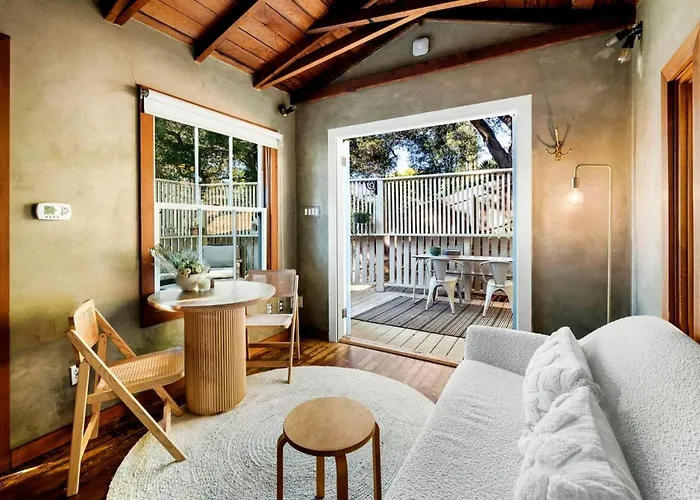 Hillside Hideaway Guest House In Topanga Canyon