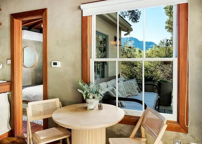 Hillside Hideaway Guest House In Topanga Canyon