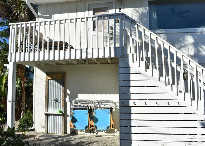 Best Beach Cottage Two Gorgeous Ocean Views - Renovated Like Pottery Barn - Beach Steps Away