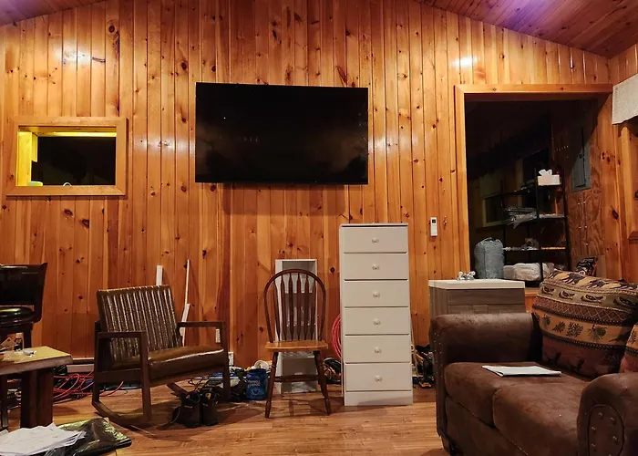 Spacious 5 Bedroom Cabin With Riverview & Black Lake Access