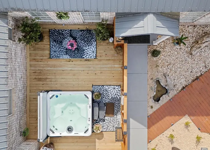 Relaxing Retreat Pool, Spa, Art Studio, Breakfast