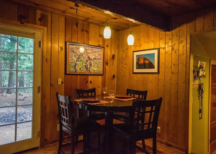 Cozy Yosemite Cabin With Hot Tub In The Pines