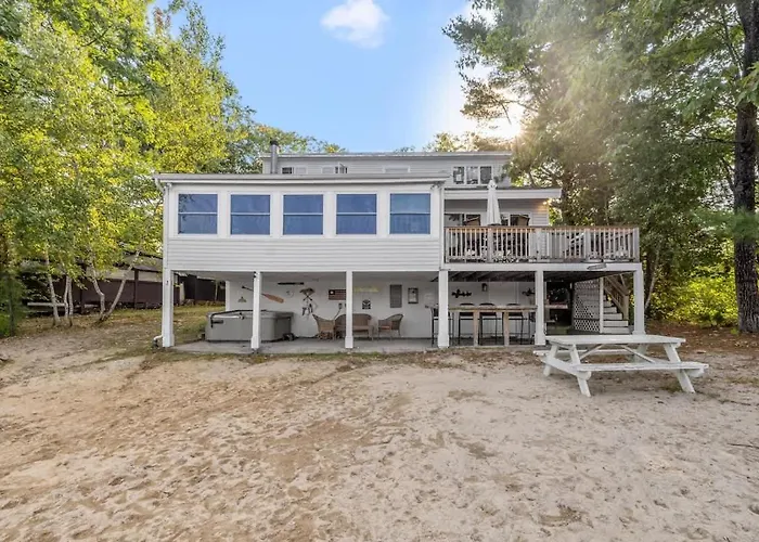 Lake Home With Private Beach And Hot Tub