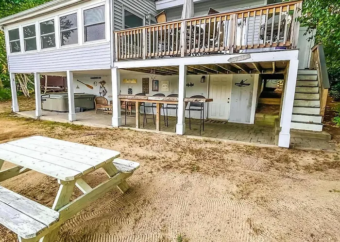 Lake Home With Private Beach And Hot Tub