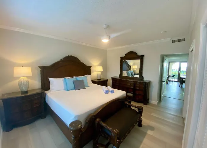 Oceanfront Condo On Seven Mile Beach