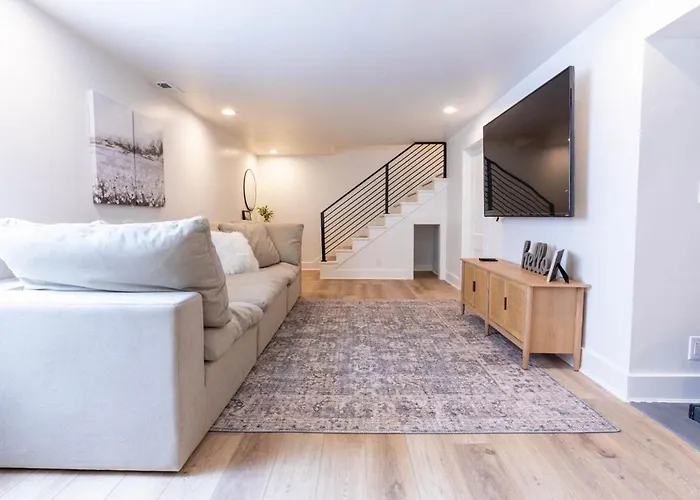 Charming Home, 9 Beds, Home Gym