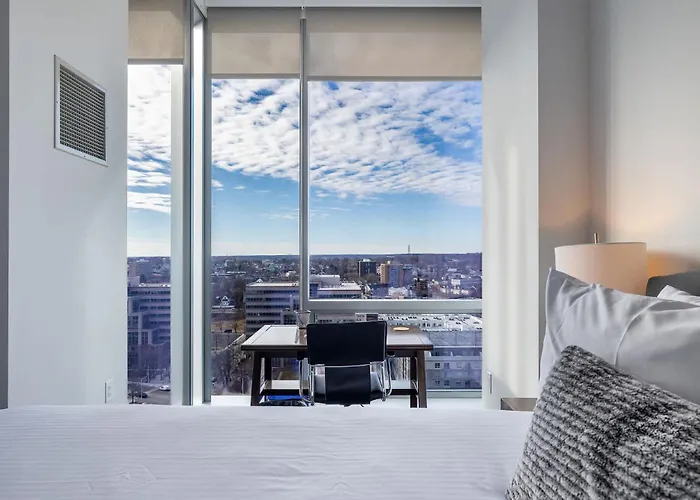 Luxury 2 Bedroom Apt With Gym