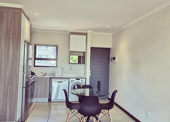 Bright & Airy Lonehill Apartment