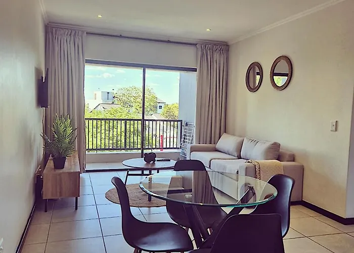 Bright & Airy Lonehill Apartment
