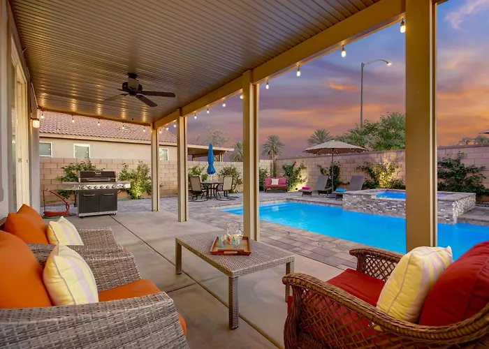 Resort Style Retreat ! New Pool , Spa And Game Room