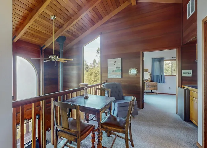 Ocean View Home With Fireplace Hot Tub Deck