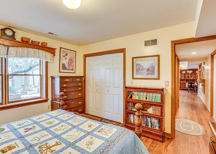Charming Apartment W/ Yard & Beautiful Gardens!
