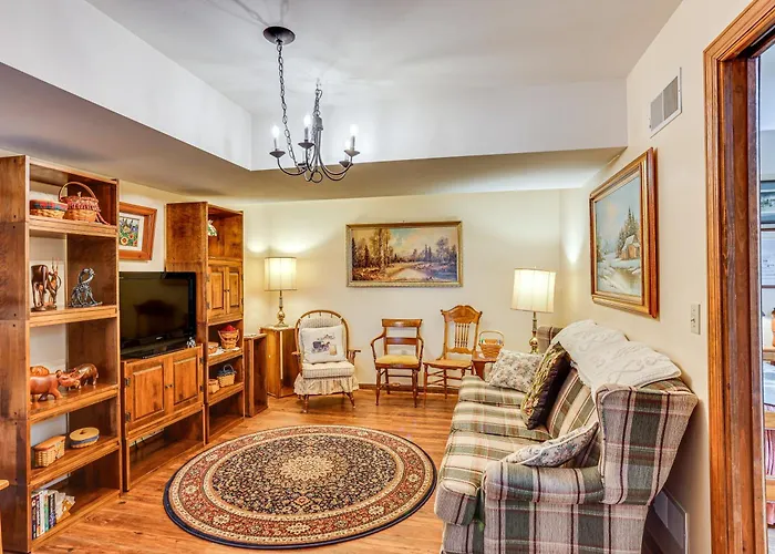 Charming Apartment W/ Yard & Beautiful Gardens!