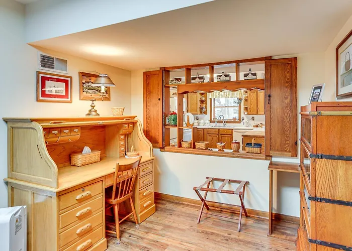 Charming Apartment W/ Yard & Beautiful Gardens!