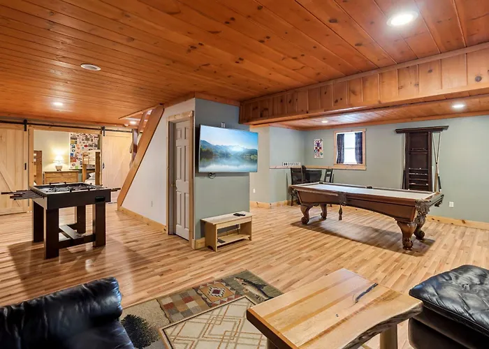 Minutes To Downtown & National Forest Ash Lodge