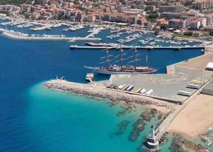 Joli T2 Petite Vue Mer A 5Mn A Pied Des Plages