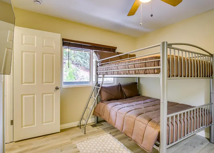 4 Mi To Lake Arrowhead: Cabin W/ Grill & Deck!