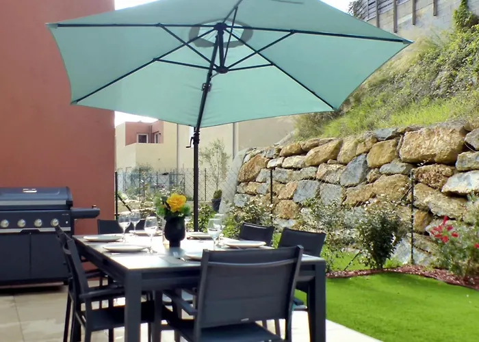 F4 House In Residence With Private Garden