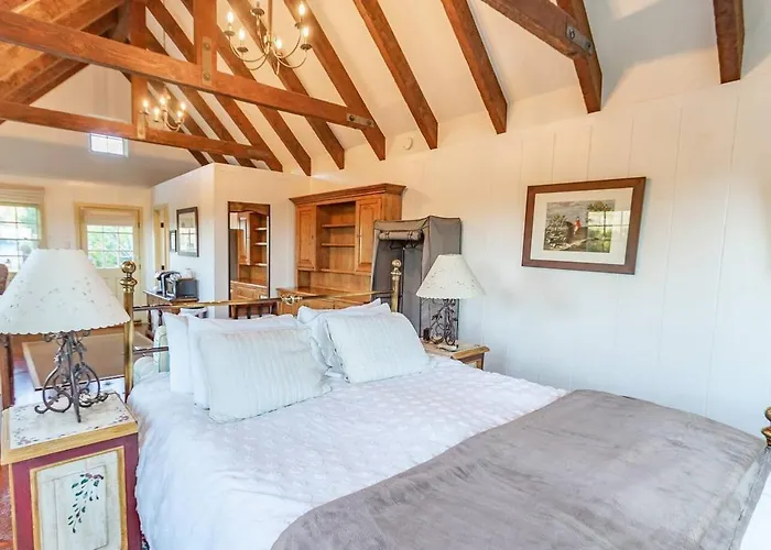 Romantic Carmel Cottage Note Water Pump Operates During The Day