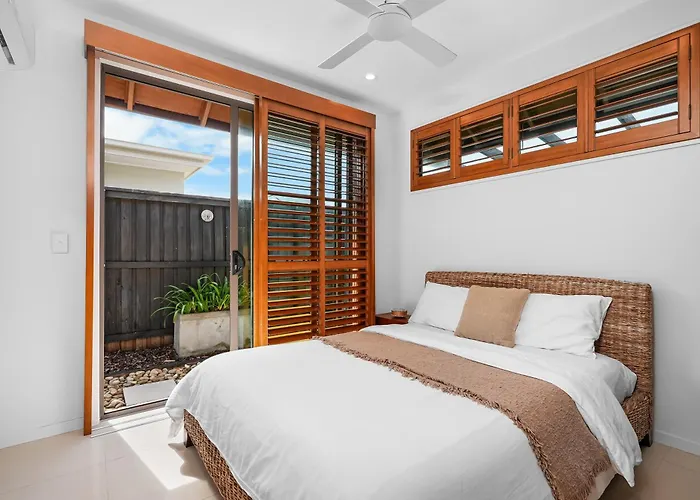 Tranquil Beachside Retreat - Enquire For Pet & Long Stay - 3 Bedroom Home
