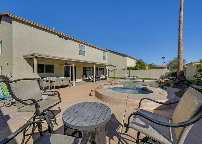 Putting Green, Pool & Spa: Home In Queen Creek!