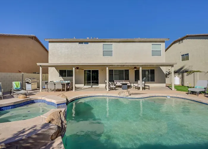 Putting Green, Pool & Spa: Home In Queen Creek!