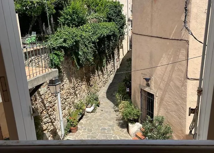 Maison De Village 3 Chambres Avec Petite Terrasse